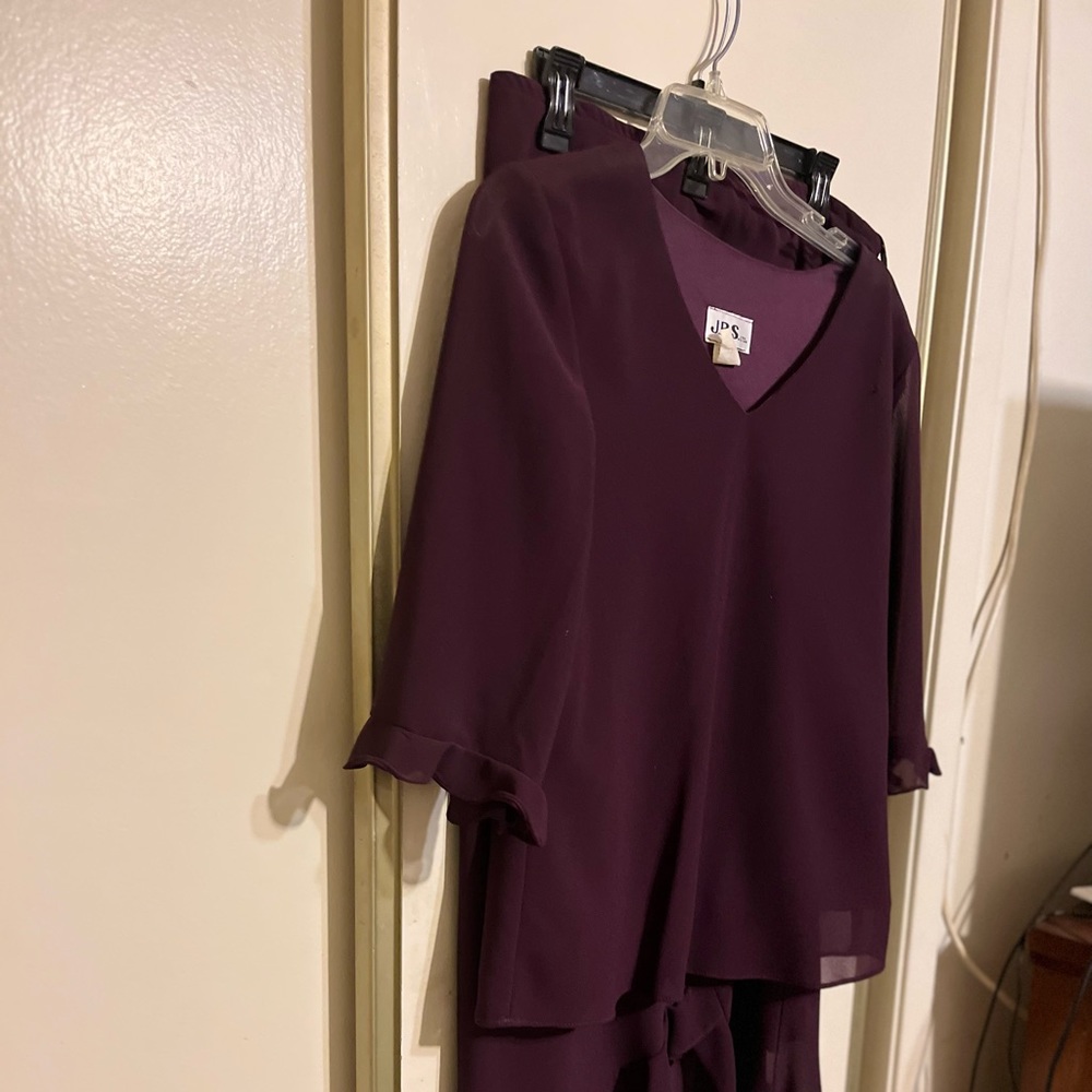 Beautiful dress for sale, great for occasions weeding and more